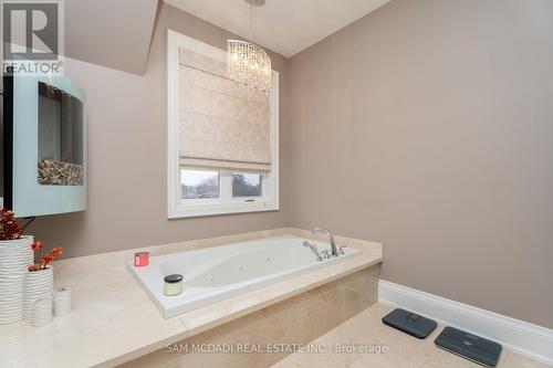 2513 Sharon Crescent, Mississauga, ON - Indoor Photo Showing Bathroom