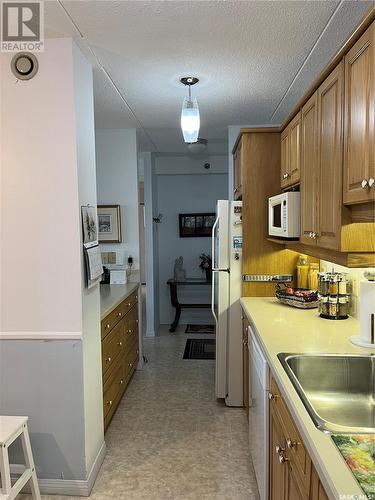 614 4045 Rae Street, Regina, SK - Indoor Photo Showing Kitchen