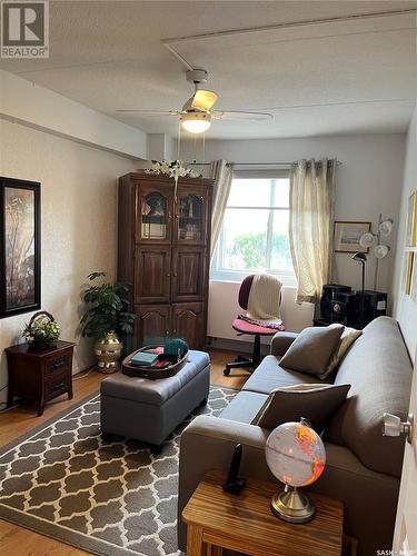 614 4045 Rae Street, Regina, SK - Indoor Photo Showing Living Room