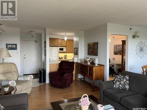 614 4045 Rae Street, Regina, SK - Indoor Photo Showing Living Room
