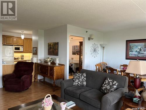 614 4045 Rae Street, Regina, SK - Indoor Photo Showing Living Room