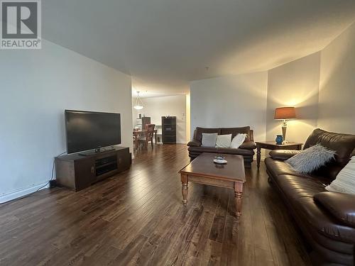 7680 Columbia Street, Vancouver, BC - Indoor Photo Showing Living Room