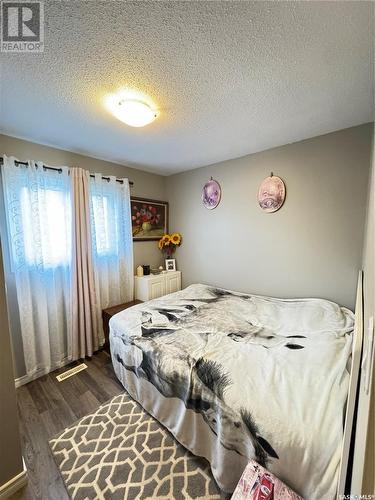 1109 Macklem Drive, Saskatoon, SK - Indoor Photo Showing Bedroom