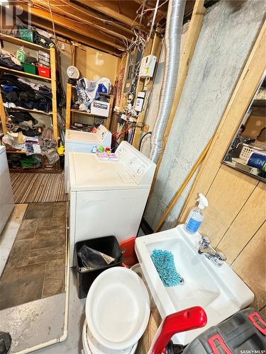 1109 Macklem Drive, Saskatoon, SK - Indoor Photo Showing Laundry Room