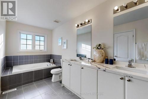 197 Beechborough Crescent, East Gwillimbury, ON - Indoor Photo Showing Bathroom