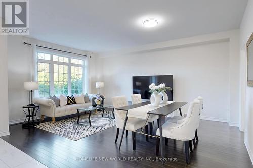 197 Beechborough Crescent, East Gwillimbury, ON - Indoor Photo Showing Living Room