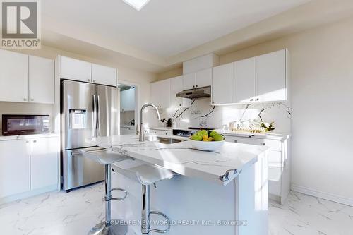 197 Beechborough Crescent, East Gwillimbury, ON - Indoor Photo Showing Kitchen With Stainless Steel Kitchen With Upgraded Kitchen