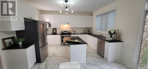 63 Boone Crescent W, Vaughan, ON - Indoor Photo Showing Kitchen With Double Sink With Upgraded Kitchen