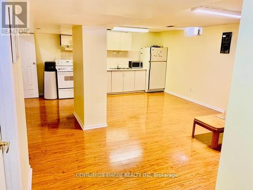 87 Sandmere Avenue, Brampton, ON - Indoor Photo Showing Kitchen