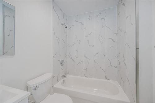 273 Britannia Avenue, Hamilton, ON - Indoor Photo Showing Bathroom