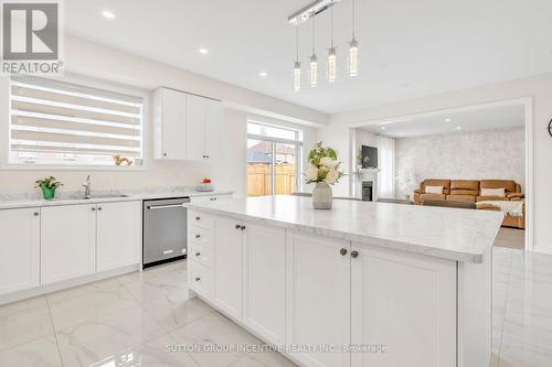 16 Samuel Crescent, Springwater (Centre Vespra), ON - Indoor Photo Showing Kitchen