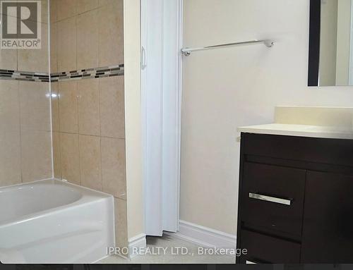 5651 Patron Cove, Mississauga, ON - Indoor Photo Showing Bathroom