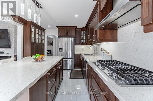7 Springtown Trail, Brampton, ON - Indoor Photo Showing Kitchen With Upgraded Kitchen
