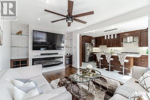 7 Springtown Trail, Brampton, ON - Indoor Photo Showing Living Room