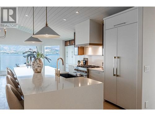 5538 Lakeshore Road, Kelowna, BC - Indoor Photo Showing Kitchen With Upgraded Kitchen