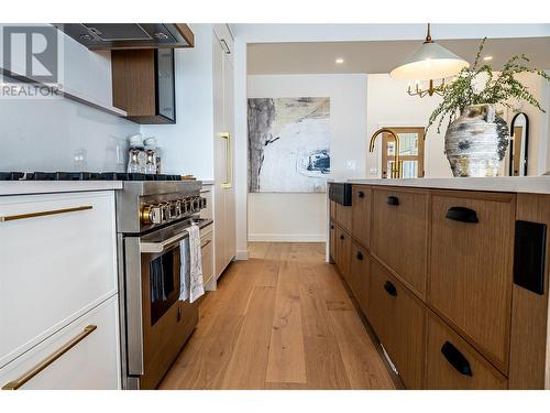 5538 Lakeshore Road, Kelowna, BC - Indoor Photo Showing Kitchen