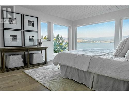 5538 Lakeshore Road, Kelowna, BC - Indoor Photo Showing Bedroom