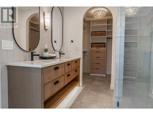 5538 Lakeshore Road, Kelowna, BC - Indoor Photo Showing Bathroom