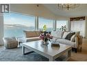 5538 Lakeshore Road, Kelowna, BC  - Indoor Photo Showing Living Room 