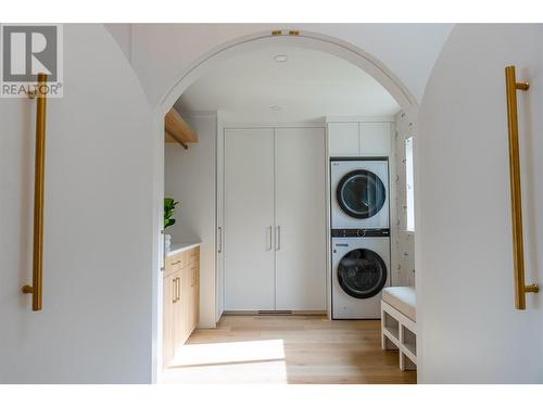 5538 Lakeshore Road, Kelowna, BC - Indoor Photo Showing Laundry Room