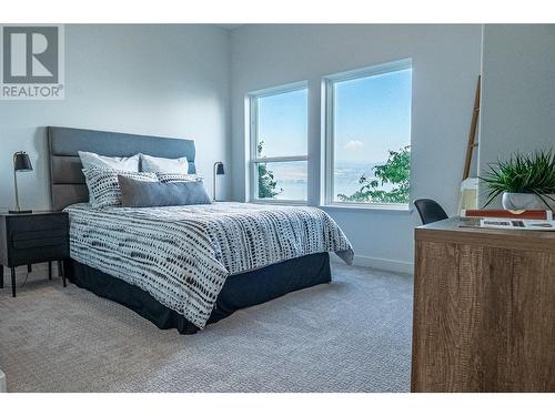 5538 Lakeshore Road, Kelowna, BC - Indoor Photo Showing Bedroom