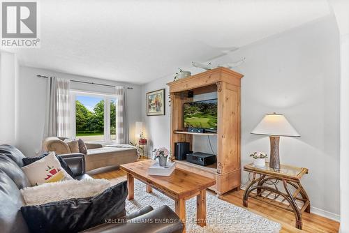 27 Songbird Crescent, Kawartha Lakes, ON - Indoor Photo Showing Living Room