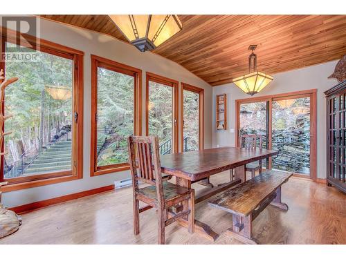 7302 Sunnybrae Canoe Point Road, Tappen, BC - Indoor Photo Showing Dining Room