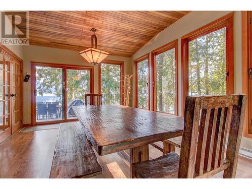 7302 Sunnybrae Canoe Point Road, Tappen, BC - Indoor Photo Showing Dining Room