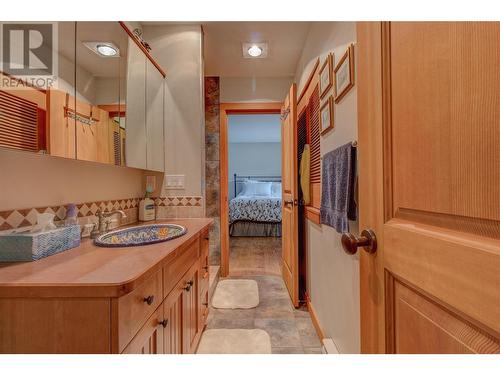 7302 Sunnybrae Canoe Point Road, Tappen, BC - Indoor Photo Showing Bathroom