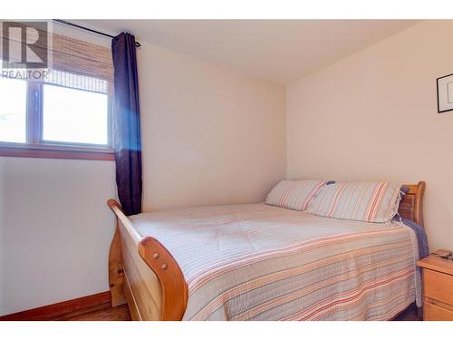 7302 Sunnybrae Canoe Point Road, Tappen, BC - Indoor Photo Showing Bedroom