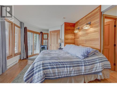 7302 Sunnybrae Canoe Point Road, Tappen, BC - Indoor Photo Showing Bedroom