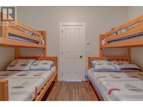 7302 Sunnybrae Canoe Point Road, Tappen, BC - Indoor Photo Showing Bedroom