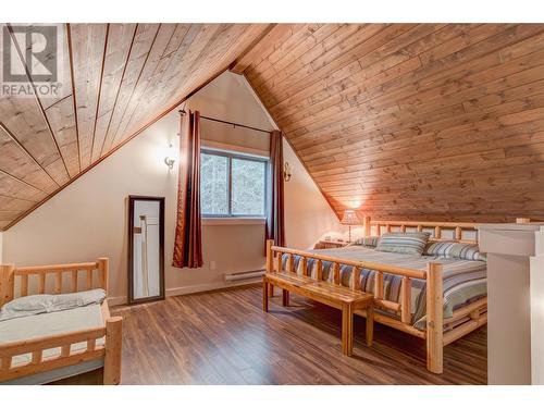 7302 Sunnybrae Canoe Point Road, Tappen, BC - Indoor Photo Showing Bedroom