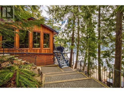 7302 Sunnybrae Canoe Point Road, Tappen, BC - Outdoor