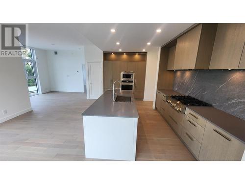 3389 Lakeshore Road Unit# N316, Kelowna, BC - Indoor Photo Showing Kitchen