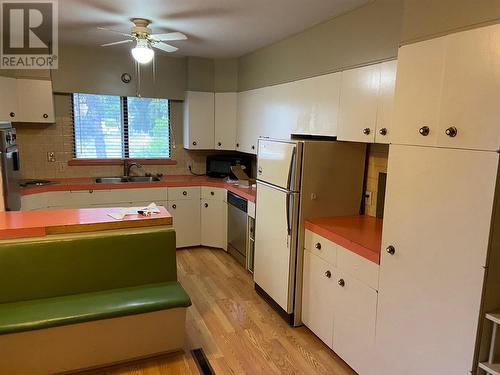 500 Rutland Road N, Kelowna, BC - Indoor Photo Showing Kitchen With Double Sink