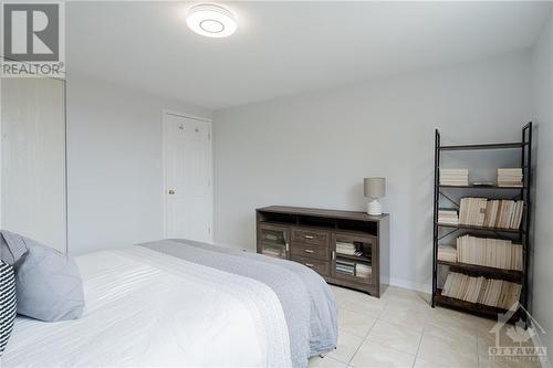 132 Castle Glen Crescent, Kanata, ON - Indoor Photo Showing Bedroom