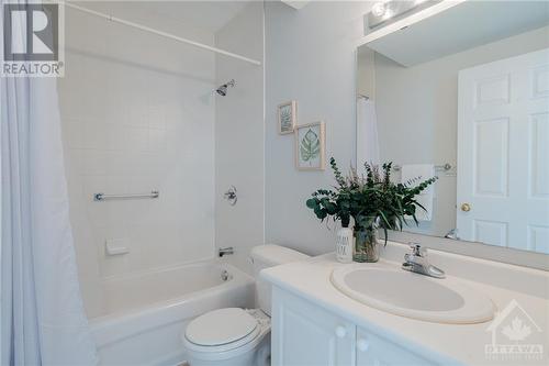 full bath on the lower level - 132 Castle Glen Crescent, Kanata, ON - Indoor Photo Showing Bathroom