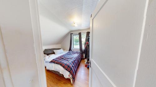 949 Milligan Avenue, Trail, BC - Indoor Photo Showing Bedroom