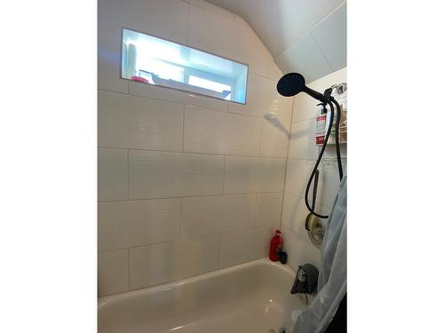949 Milligan Avenue, Trail, BC - Indoor Photo Showing Bathroom