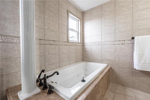 680 Rexford Drive, Hamilton, ON - Indoor Photo Showing Bathroom
