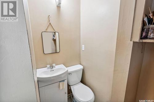 411 15Th Street W, Prince Albert, SK - Indoor Photo Showing Bathroom