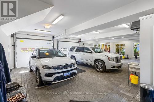 175 Pineway Parkway, Kingsville, ON - Indoor Photo Showing Garage