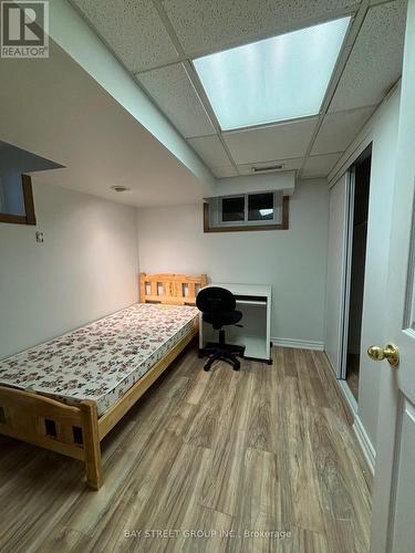 39 Royal Avenue, Hamilton, ON - Indoor Photo Showing Bedroom