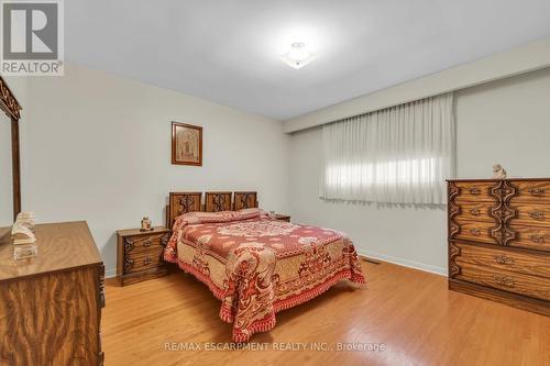 82 Bow Valley Drive, Hamilton, ON - Indoor Photo Showing Bedroom