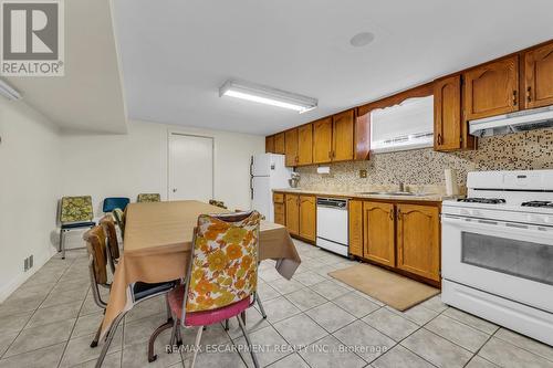 82 Bow Valley Drive, Hamilton, ON - Indoor Photo Showing Kitchen