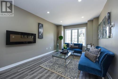 06 - 80 Acorn Place, Mississauga (Hurontario), ON - Indoor Photo Showing Living Room