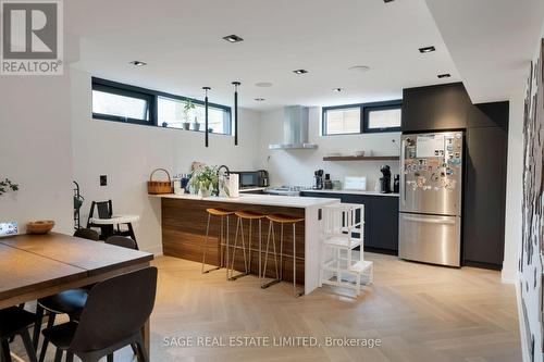 1175 Ogden Avenue, Mississauga, ON - Indoor Photo Showing Kitchen