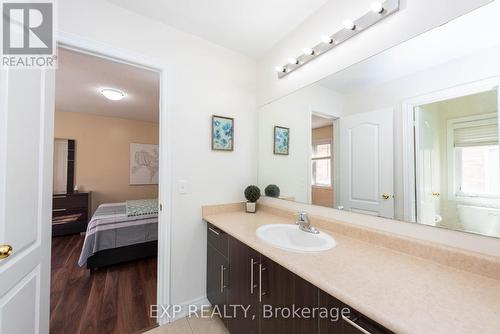 4 Friendly Way, Brampton, ON - Indoor Photo Showing Bathroom