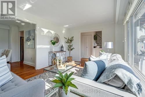 926 Ivy Court, Oshawa, ON - Indoor Photo Showing Living Room